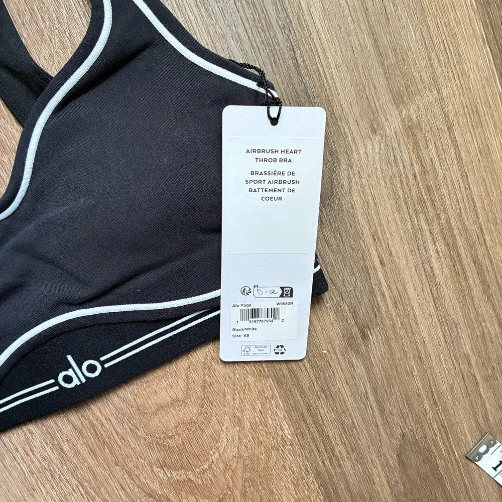 SOLD SOLD !!!Alo Yoga Airbrush Heart Throb Bra Black/White Sz XS  NWT - Picture 3 of 4